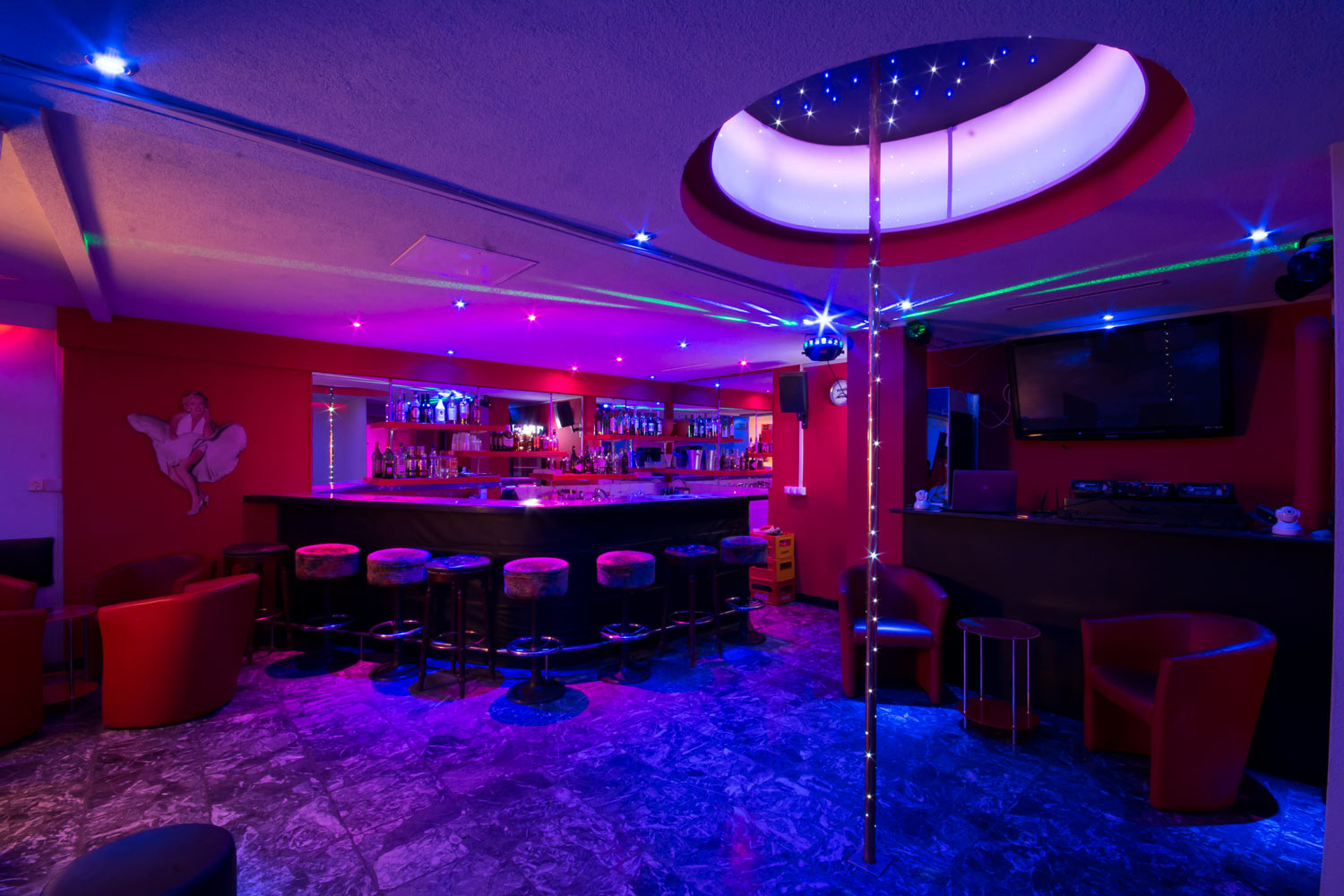 Kiss Bar