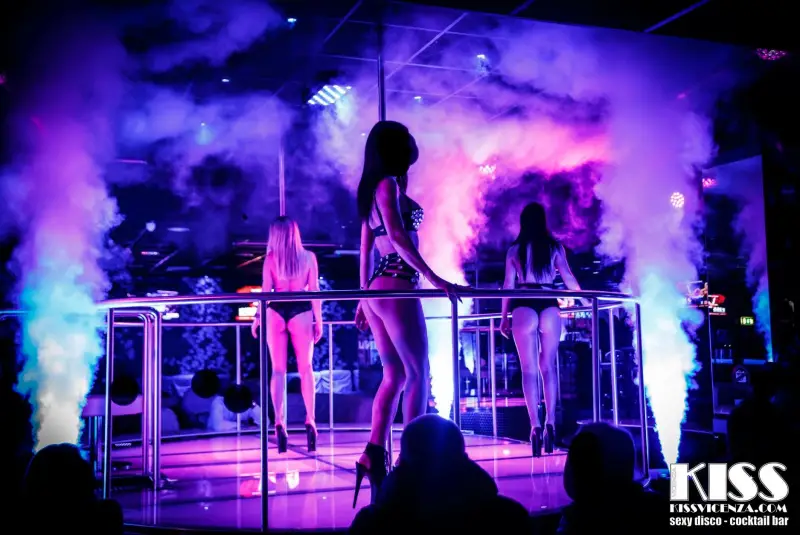 Kiss Kiss Lap Dance