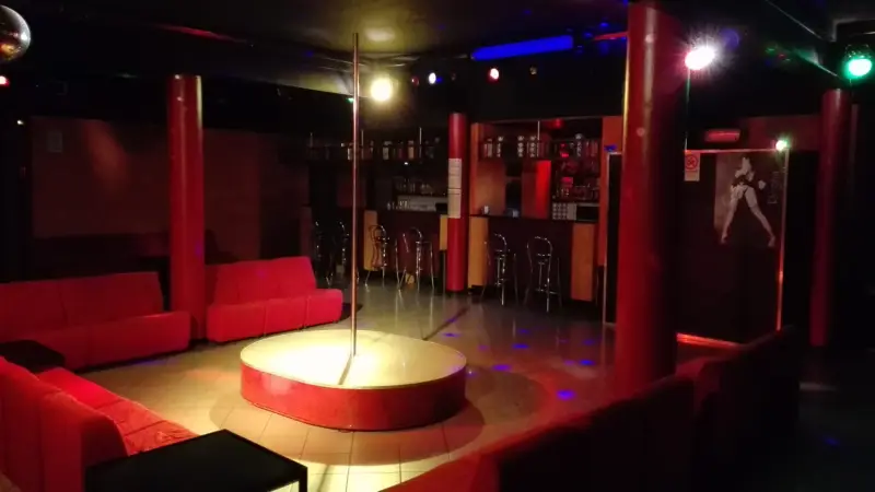 EXTRA CLUB