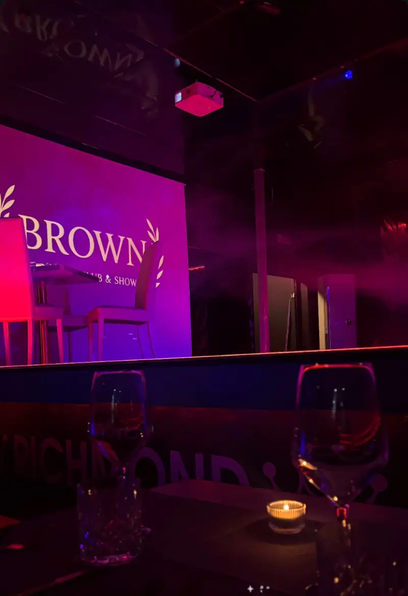 BROWN lap dance
